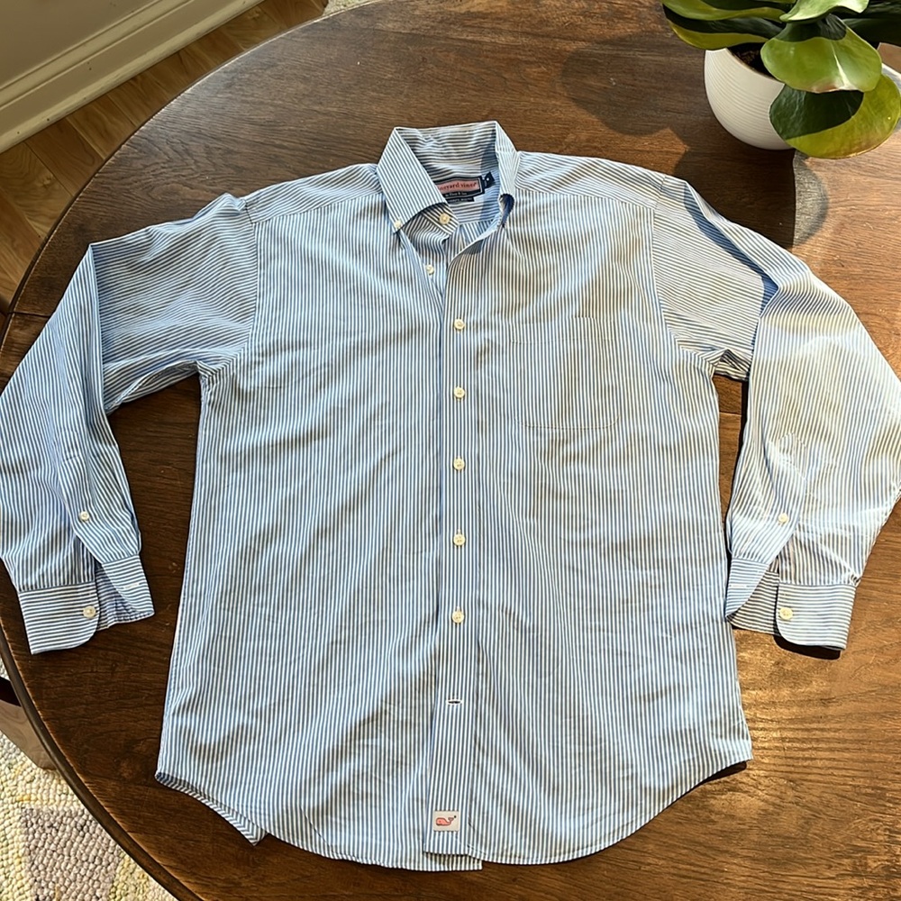 Vineyard vines light blue pinstripe Murray shirt size M men’s